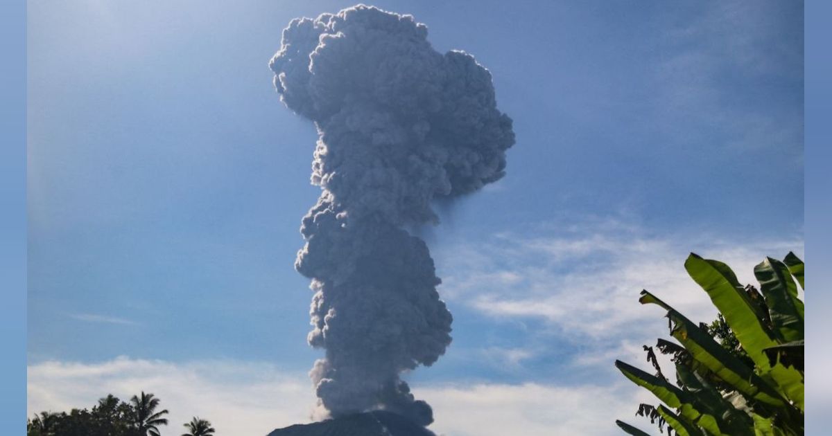 FOTO: Penampakan Gunung Ibu di Maluku Kembali Meletus Semburkan Abu Setinggi 5.000 Meter ke Angkasa