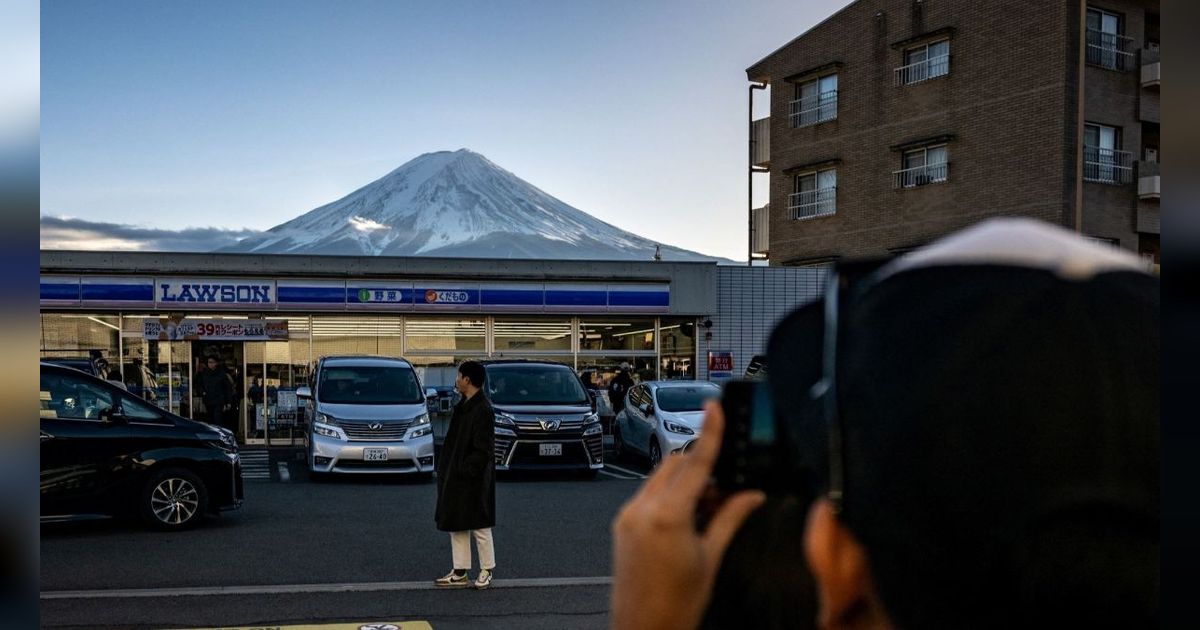 Viral Minimarket Wonosobo Berlatarbelakang Gunung Bak di Jepang, 'Indonesia Tak Ada Obat Sih'