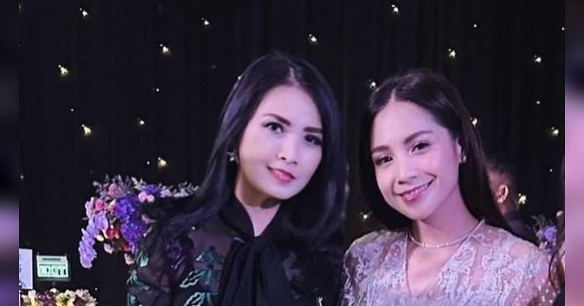 Pesona Nagita Slavina dalam Balutan Gaun Rancangan Saptodjo di Pernikahan Mahalini dan Rizky Febian