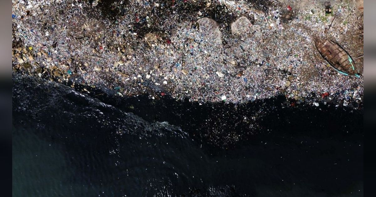 FOTO: Potret Sampah yang Semakin Mengkhawatirkan Kehidupan Nelayan di Pesisir dan Laut Jakarta