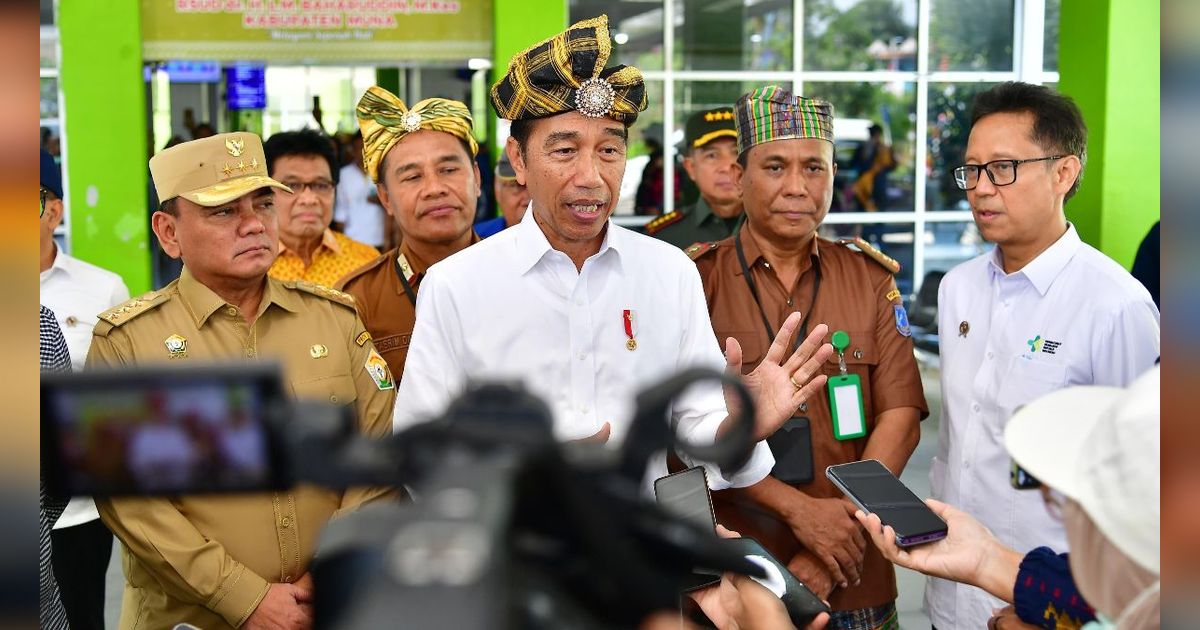 Nekat! Warga Adang Mobil Presiden Jokowi dan Teriak ’Turun Pak’