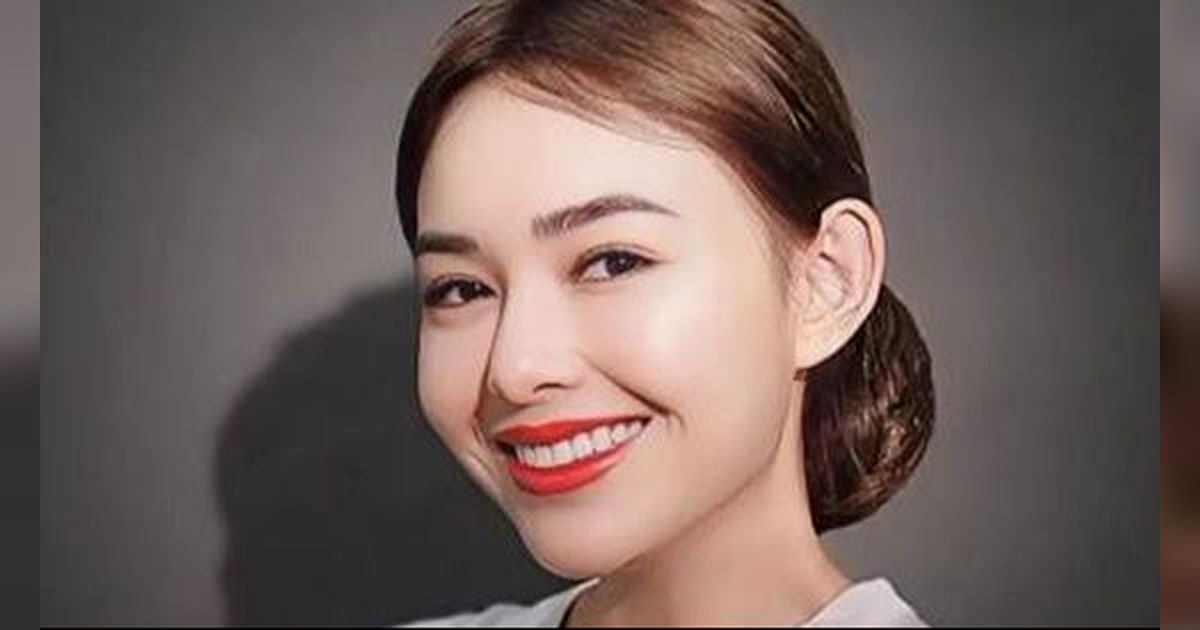 10 Potret Amanda Manopo Tampil dengan Bibir Merah Merona, Kemeja Transparan Bikin Salfok