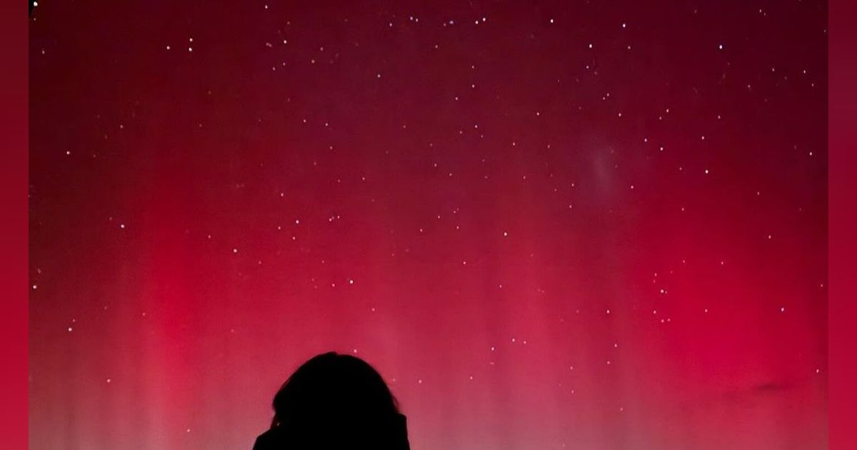 Menakjubkan! 10 Foto Nana Mirdad dan Andrew White Melihat Penampakan Aurora Langka di New Zealand