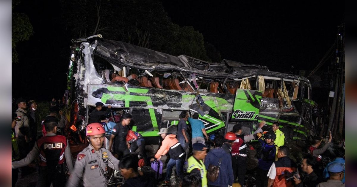 Aksi Seribu Lilin Pelajar Depok Kenang Korban Kecelakaan Maut SMK Lingga Kencana di Ciater Subang