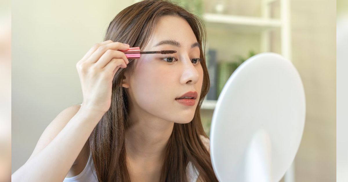 Step Penting Sebelum Pakai Maskara, Biar Hasilnya Lentik dan Tahan Lama