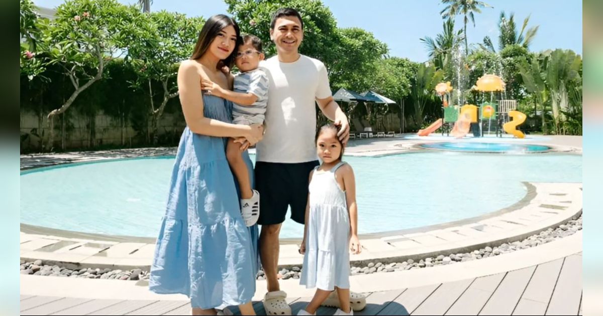 Hangat dan Gemas, Potret Keluarga Raditya Dika dan Anissa Aziza