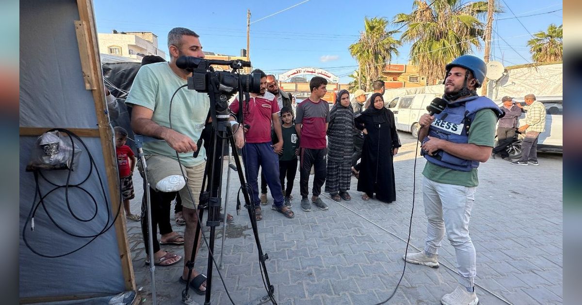 FOTO: Kisah Jurnalis Palestina Tetap Meliput Perang di Jalur Gaza Meski Kaki Diamputasi