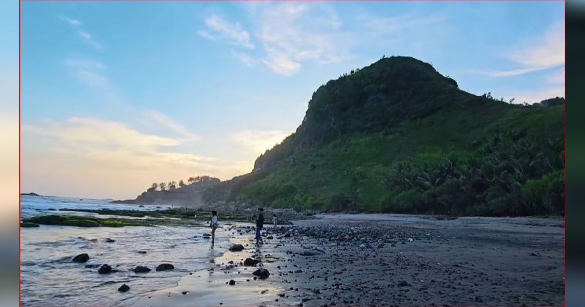 Mengunjungi Pantai Pecaron, The Hidden Paradise di Pesisir Selatan Kebumen