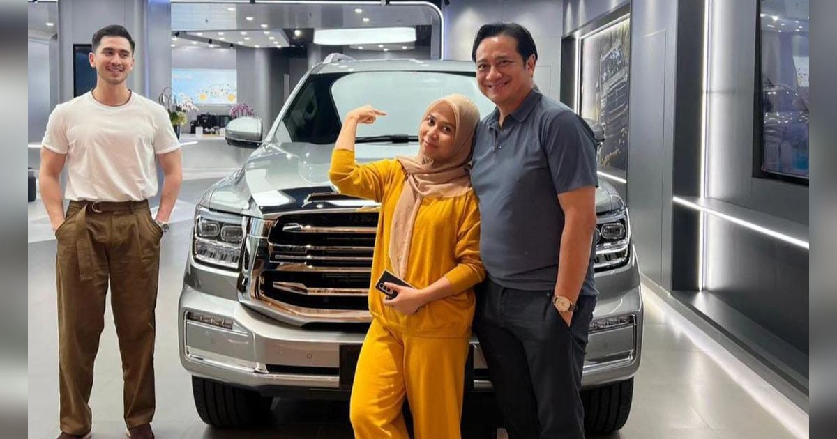 Verrell Bramasta Belikan Mobil Baru buat Ibu Sambungnya, Keren dan Mahal