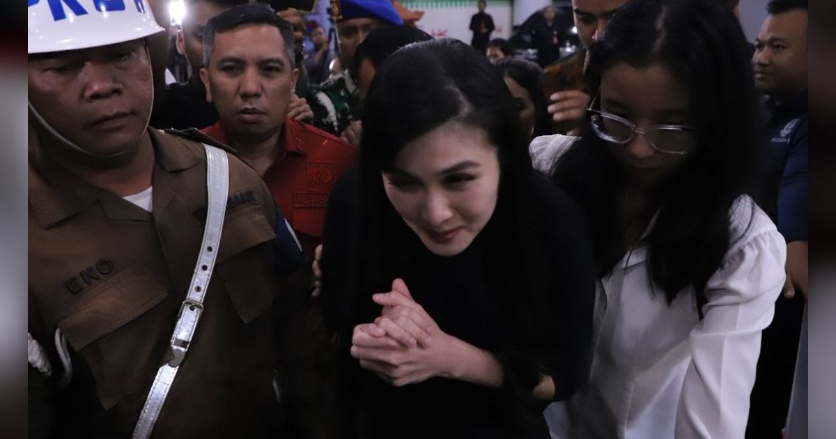 Sandra Dewi Tertunduk Usai Diperiksa Selama 10 Jam di Kejagung