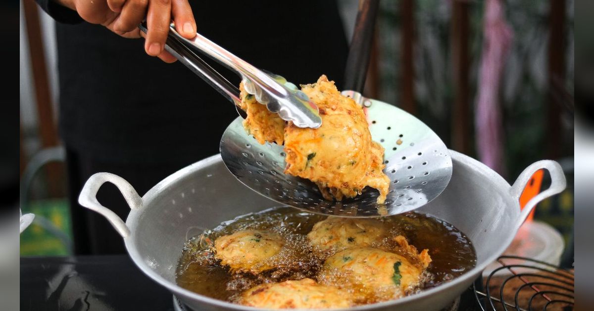 Rahasia Racikan Tepung Kriuk nan Gurih Tukang Gorengan