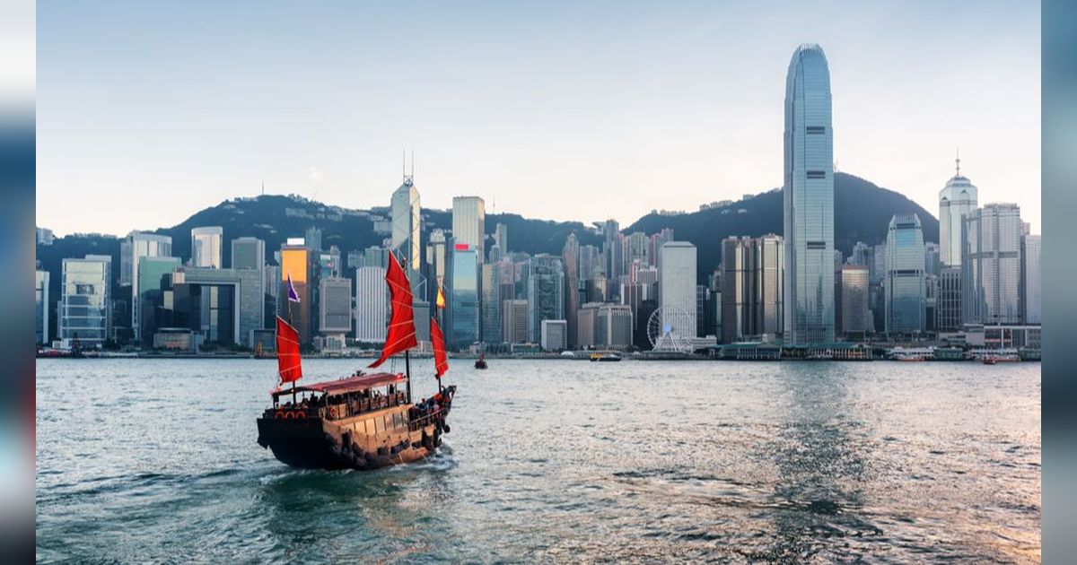 Ketahui 7 Info Tentang Aqua Luna Victoria Harbour Cruise Ini Biar Liburan di Hong Kong Makin Seru!