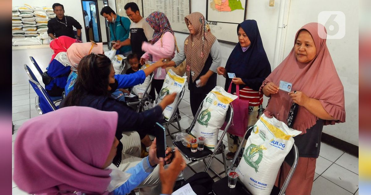 PDIP Endus Rencana Jokowi Lanjutkan Distribusi Bansos Beras hingga Desember Cawe-Cawe untuk Pilkada