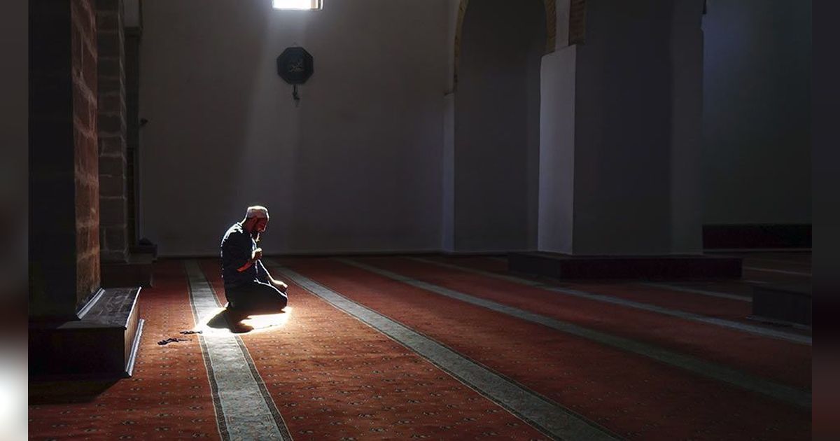 Cerita Cowok yang Mau Tinggalin Salat Karena Tak Ada Sarung & Pakai Celana Pendek, 'Jangan Dahului Takdir Allah ya Kawan'