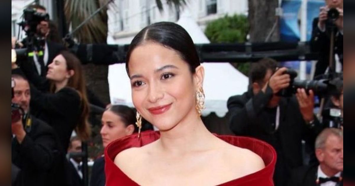 5 Potret Memikat Putri Marino di Festival Cannes, Berbalut Gaun Merah Menyala