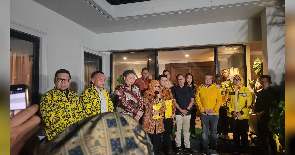 Senyum Sumringah Khofifah dan Emil Kantongi Dukungan Golkar