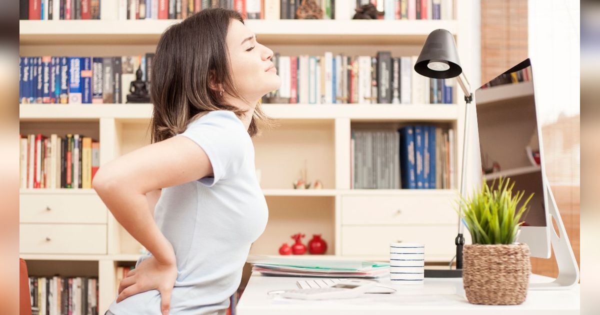 Sering Sakit Pinggang Setelah Duduk Lama? Coba Ikuti Saran Dokter Ortopedi