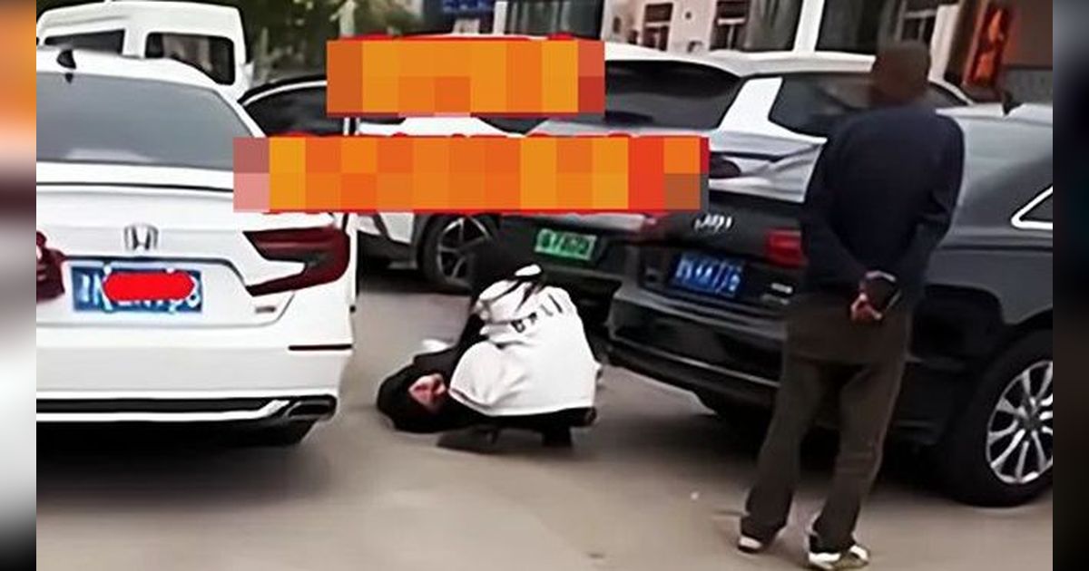 Viral Aksi Dramatis Pria Berlutut ke Istrinya di Tengah Jalan, Dikira Mohon Maaf Ternyata Minta Cerai