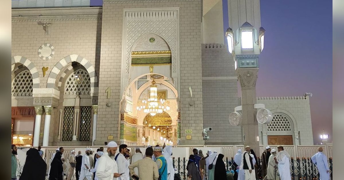 Tak Lupa Sholat di Masjid saat Sedang Memulung, Remaja Putus Sekolah Langsung Dapat Rezeki Tak Diduga-duga