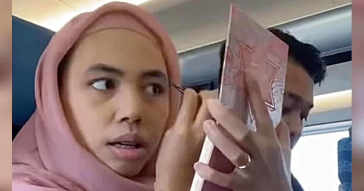 Istri Ditantang Suami Makeup di Whoosh, Penasaran Mana yang Lebih Cepat?