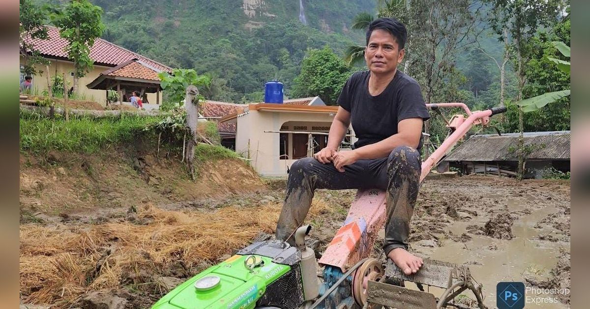 Pakaiannya Kotor Terkena Lumpur, Potret Ayah Lesti Kejora Pose di Atas Mesin Bajak Sawah 'Turun ke Sawah Lagi'