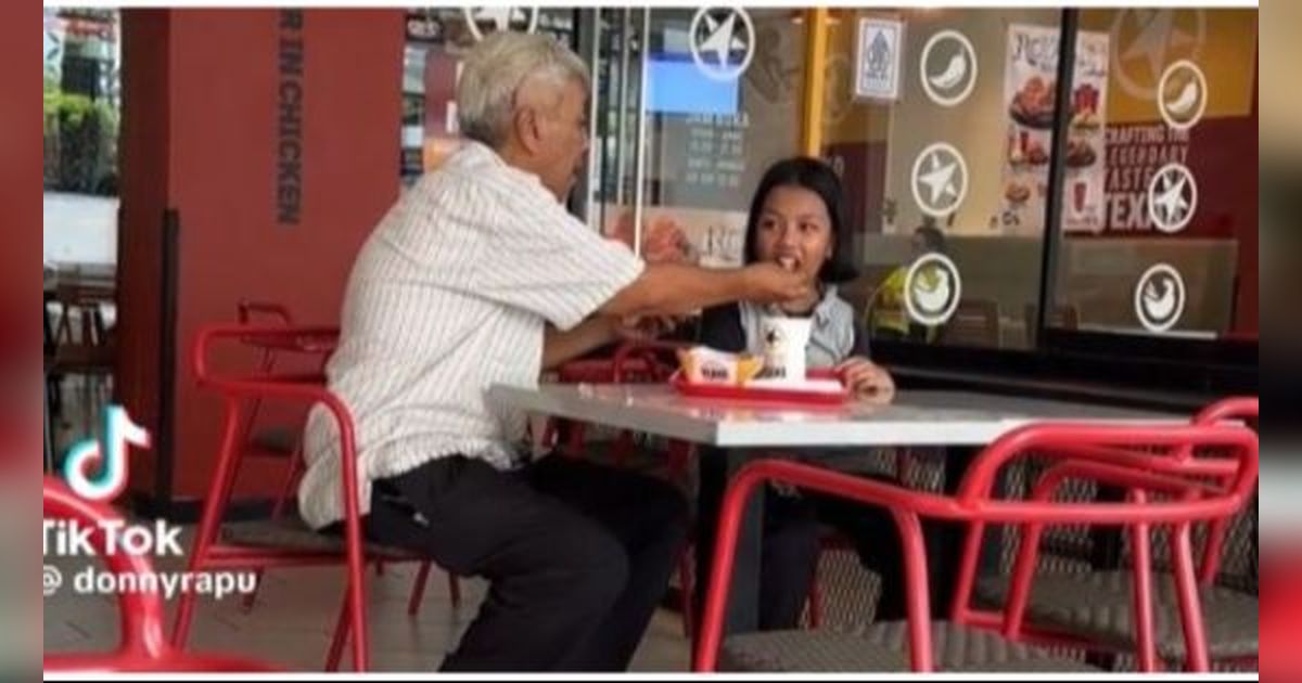 Sang Anak Idap Leukimia, Kisah Bapak Sopir Angkot Temani Putrinya Makan di Restoran Ini Menyentuh Hati