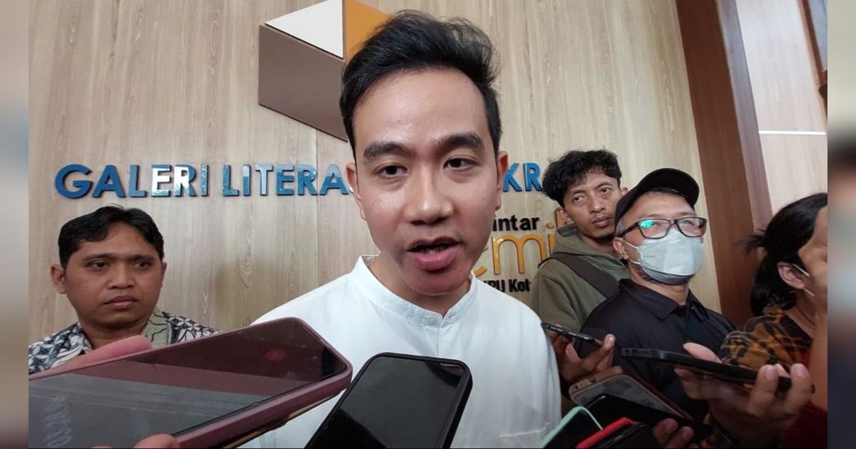 Hadiri Pleno Penetapan Kursi Anggota DPRD Solo, Gibran Janji Rangkul Semua Partai