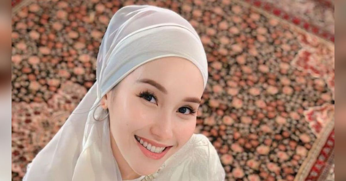7 Potret Ayu Ting Ting Syukuran Rumah Baru, Undang Anak Yatim Sampai Bagi-Bagi Uang