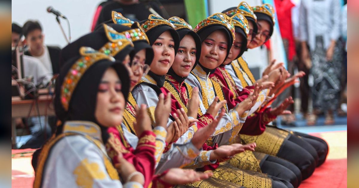 FOTO: Kreativitas Siswa SMKN 38 Jakarta Semarakkan Hardiknas 2024 dengan Pentas Seni Budaya