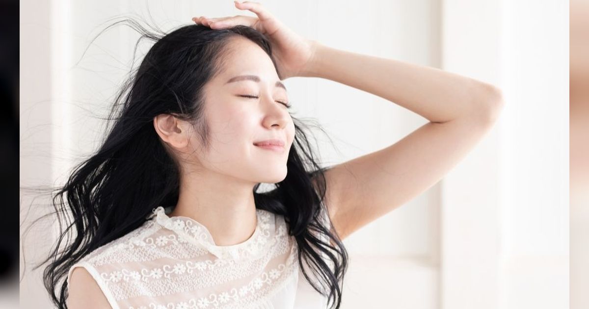 12 Cara Memanjangkan Rambut dengan Cepat yang Tampak Sehat dan Berkilau Alami