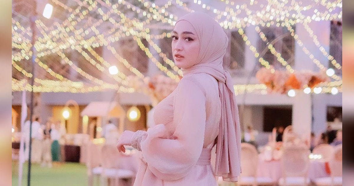 Tampil Beda, 8 Potret Santyka Fauziah di Resepsi Kedua Rizky Febian & Mahalini, Langsung Jadi Sorotan