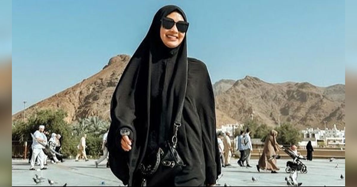 10 Potret Soraya Rasyid sebelum Akui Tampung Andrew Andika, Sempat Unggah Momen Umrah Sambil Menangis di Depan Kabah