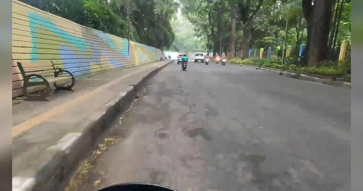 Urban Legend di Jalan Babakan Siliwangi Bandung, Ada Boneka Gantung yang Konon Melindungi Pengendara