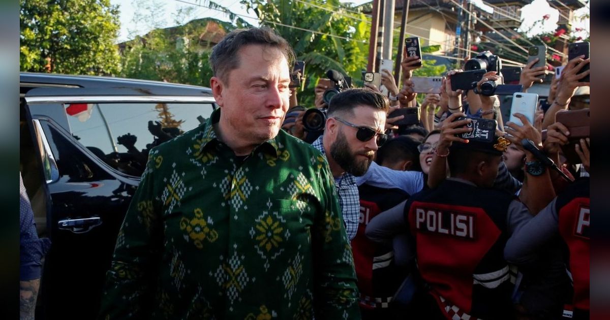 Viral Mimik Serius Elon Musk Curiga Lihat Kawanan Burung Gereja di Bali, Netizen +62: Dikira Drone Ya Mas Elon?
