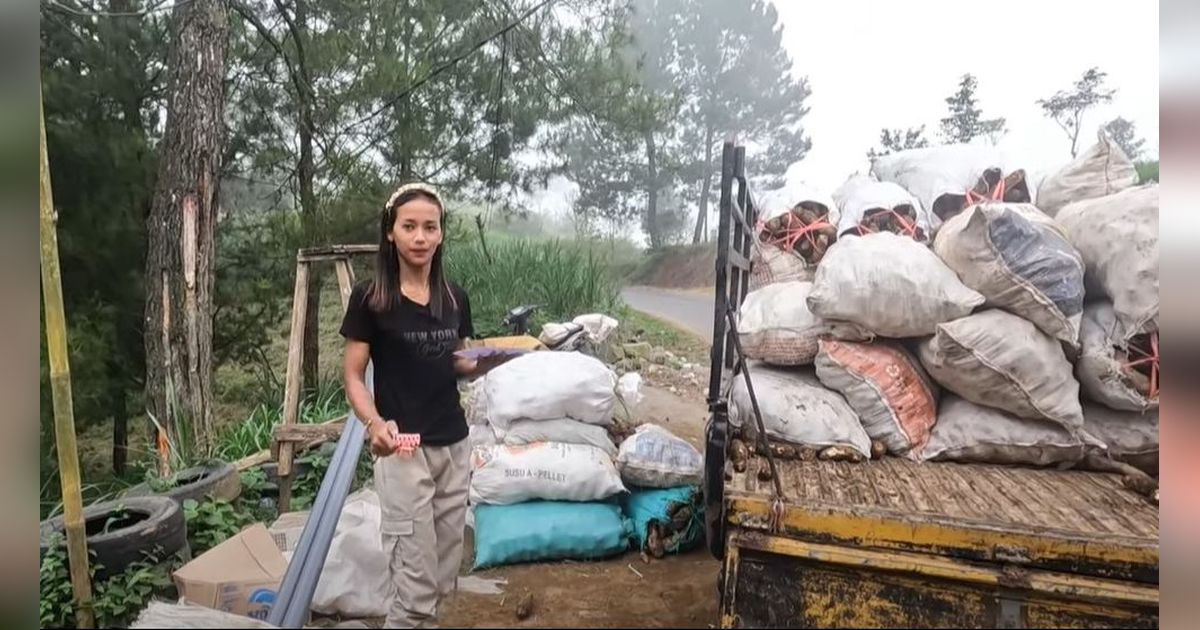 Cantik Berambut Panjang, Gadis Desa Ini Sukses Menjadi Tengkulak di Kampung Terpencil