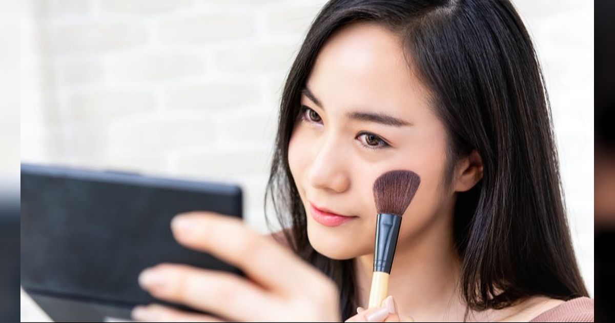 Hanya Modal Blush On, Wajah Langsung Tirus dalam Sekejap