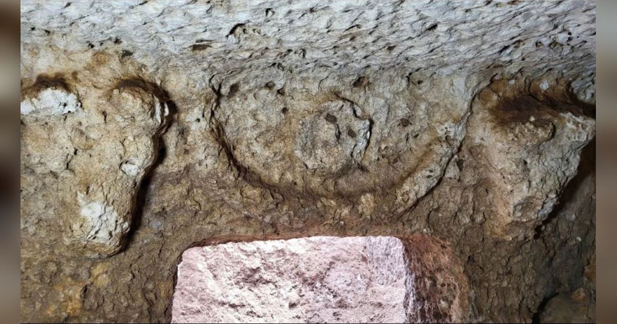 Arkeolog Temukan Makam Batu Romawi Kuno, Dijaga Dua Kepala Banteng Berhias Karangan Bunga