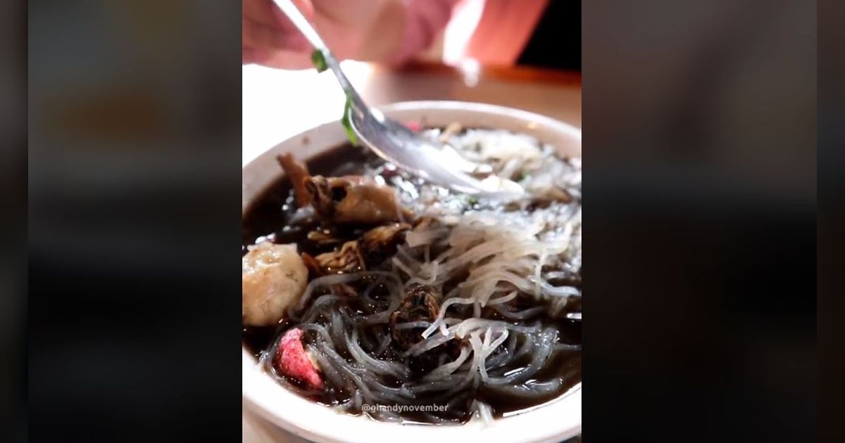 Mencicipi Mi Sop Hitam, Kuliner Populer Khas Binjai yang Terbuat dari Rempah-Rempah Asli