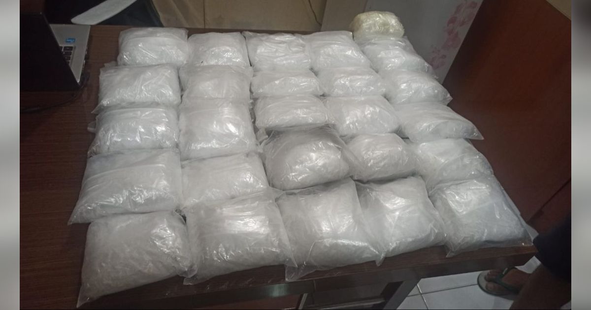 Paket Kaleng Susu Kiriman dari Malaysia Dibongkar, Ternyata Isinya Sabu 13 Kilogram