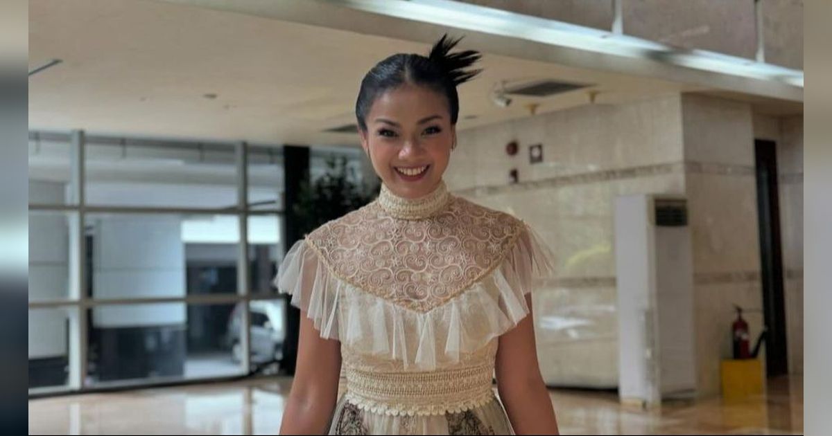 Dress Desainer Bersejarah Nirina Zubir yang Dibelinya 24 Tahun Lalu, Kini Dipakainya Lagi