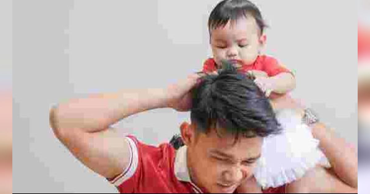 Potret Witan Sulaiman dan Sang Anak Menjalani Pemotretan Pakai Jersey Timnas, Disebut Bayi Gendong Bayi
