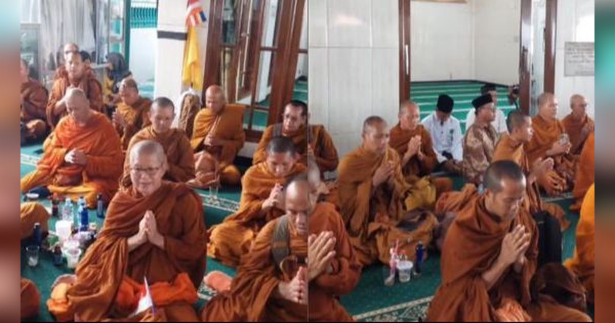 Viral Rombongan Biksu Thudong Istirahat di Masjid Temanggung