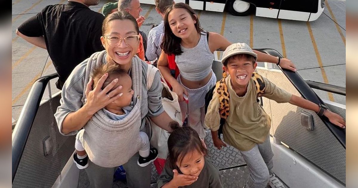 8 Potret 'Perkasa' Jennifer Bachdim, Boyong 4 Anak ke London Sendirian