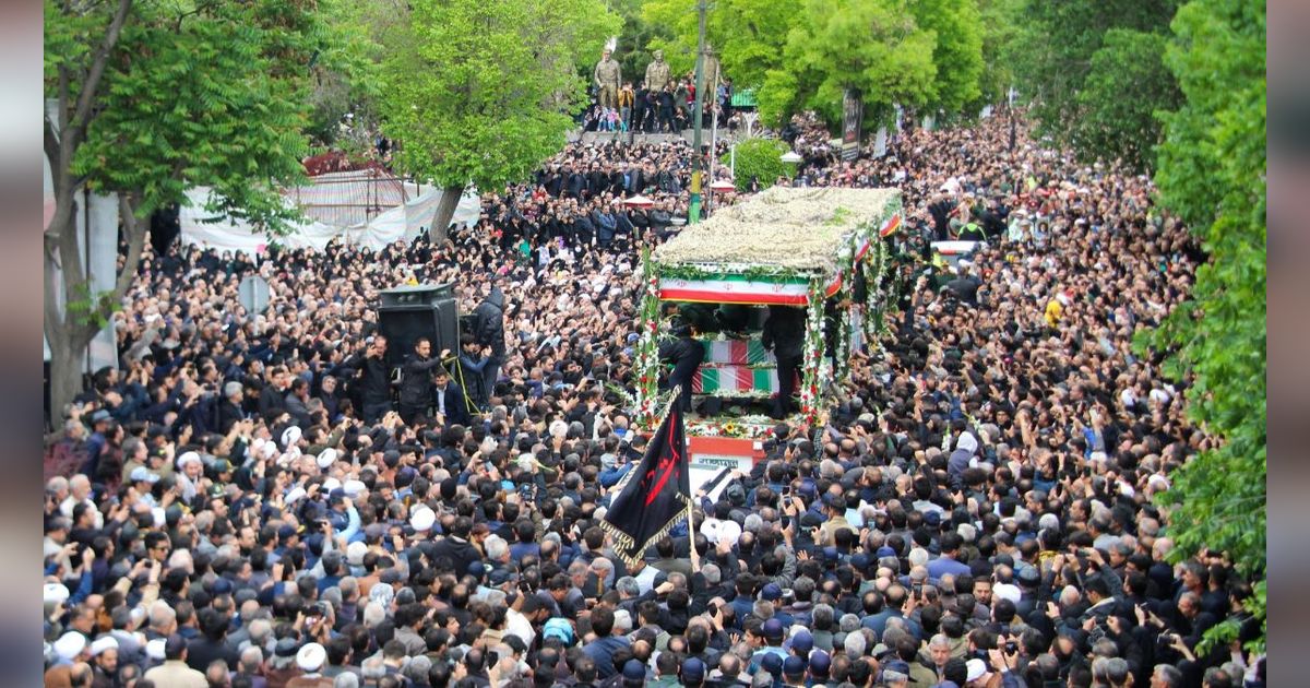 FOTO: Penampakan Lautan Manusia Padati Iring-iringan Jenazah Presiden Iran Ebrahim Raisi