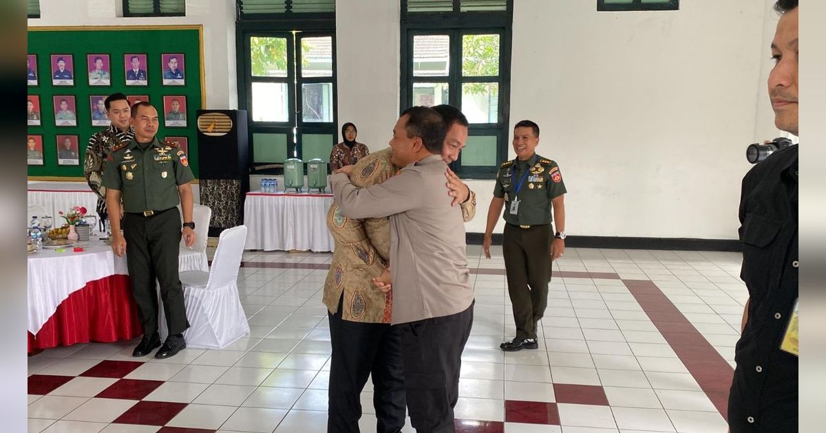 Momen Hendi dan Ahmad Luthfi Berpelukan Di Tengah Hangat Isu Pilgub Jateng 2024