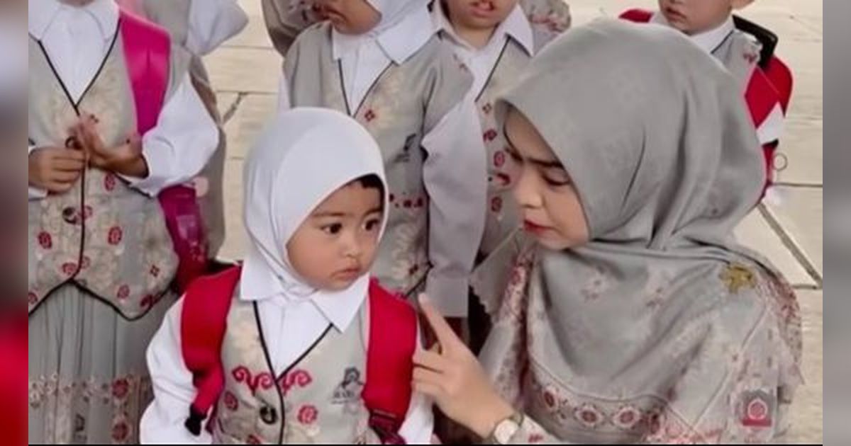 10 Potret Ria Ricis Dampingi Moana Perdana Sekolah, Usianya Belum Genap 2 Tahun, Netizen Pertanyakan Keberadaan Teuku Ryan