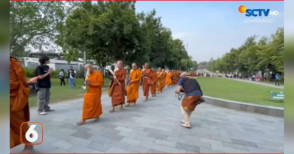 Melihat Ritual Umat Buddha di Candi Borobudur Jelang Waisak, Dihadiri Para Bhiksu Tudhong dari Berbagai Negara