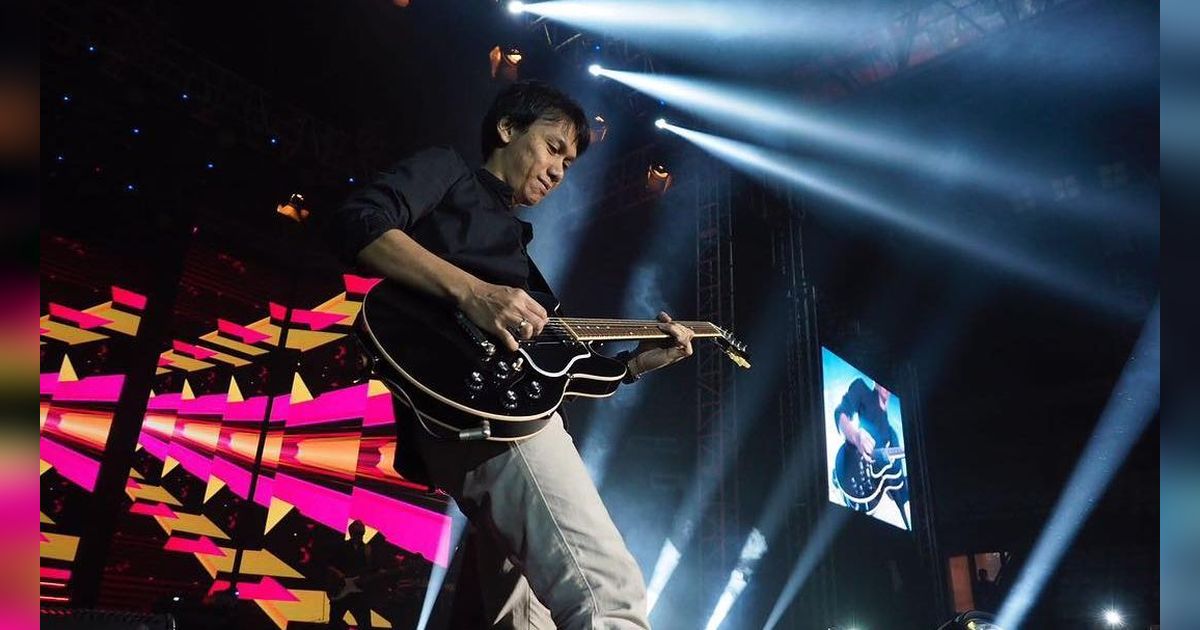 Viral Eross Sheila On 7 COD-an Gitar di Warung Makan, Penampilan Bikin Salfok
