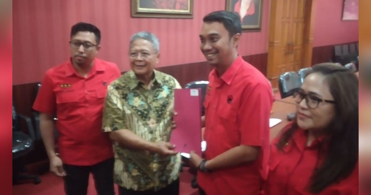 Eks Wagub Ganjar Pranowo Heru Sudjatmiko Ambil Formulir Cawagub Jateng di DPD PDIP