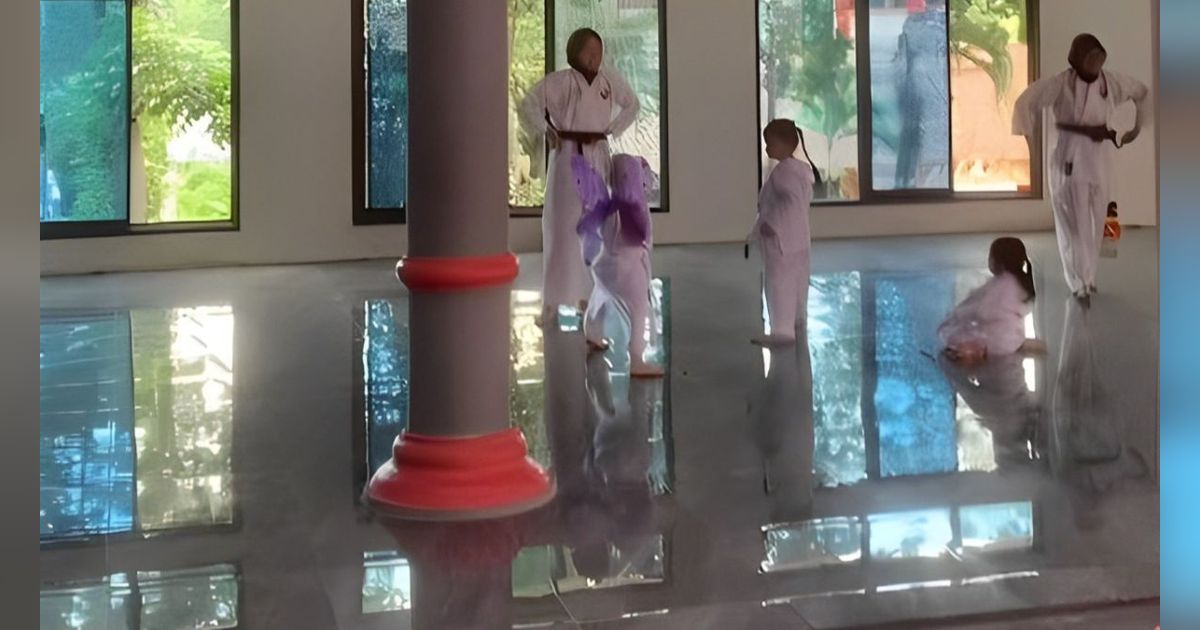 Lucu Banget, Penampakan Bocah Pakai Sayap Peri Saat Latihan Karate